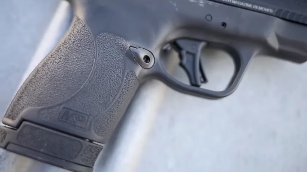 S&W M&P Shield Plus review grip (2)