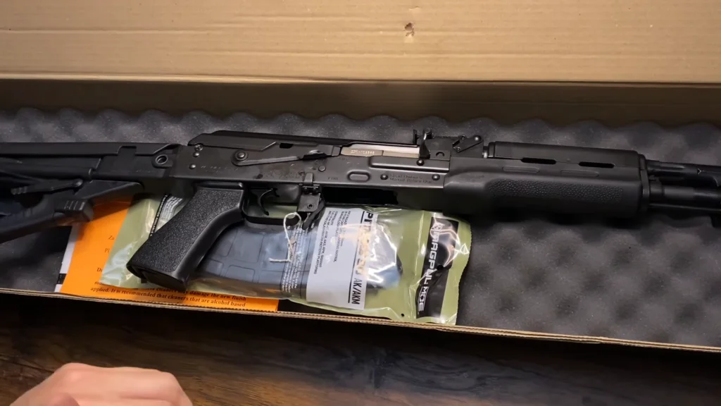 Zastava Arms ZPAPM70 Unboxing (2)