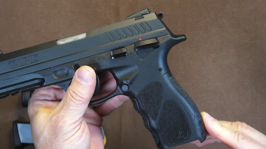Taurus TH9 grip (2)