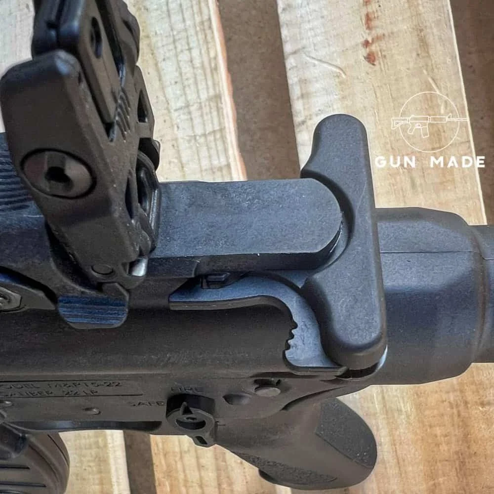 Having a fully functioning charging handle is one of my favorite aspects of the standard controls.