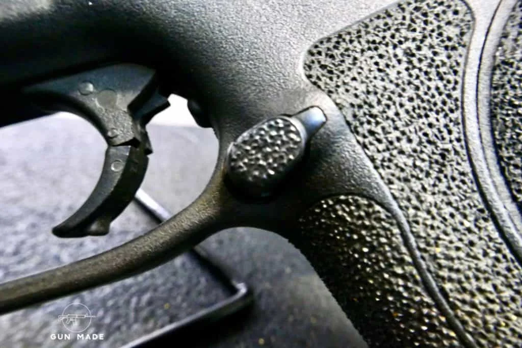 S&W M&P M2.0 magazine release