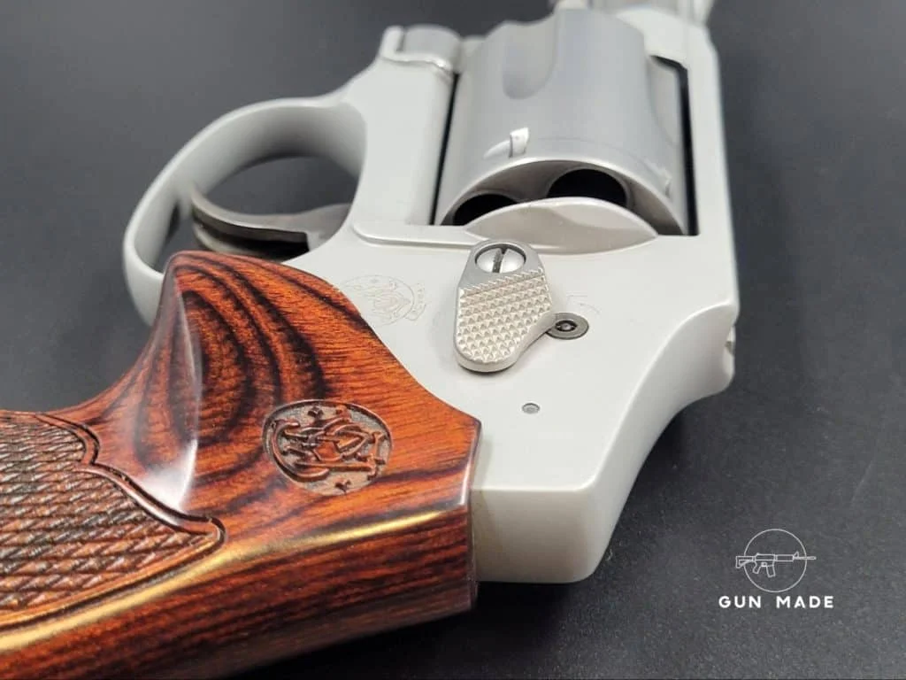 Example of a hammerless revolver in DAO