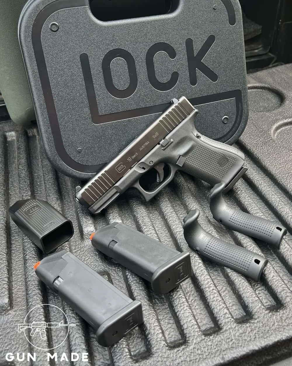 Glock 19 gen 5 with magazines and grips