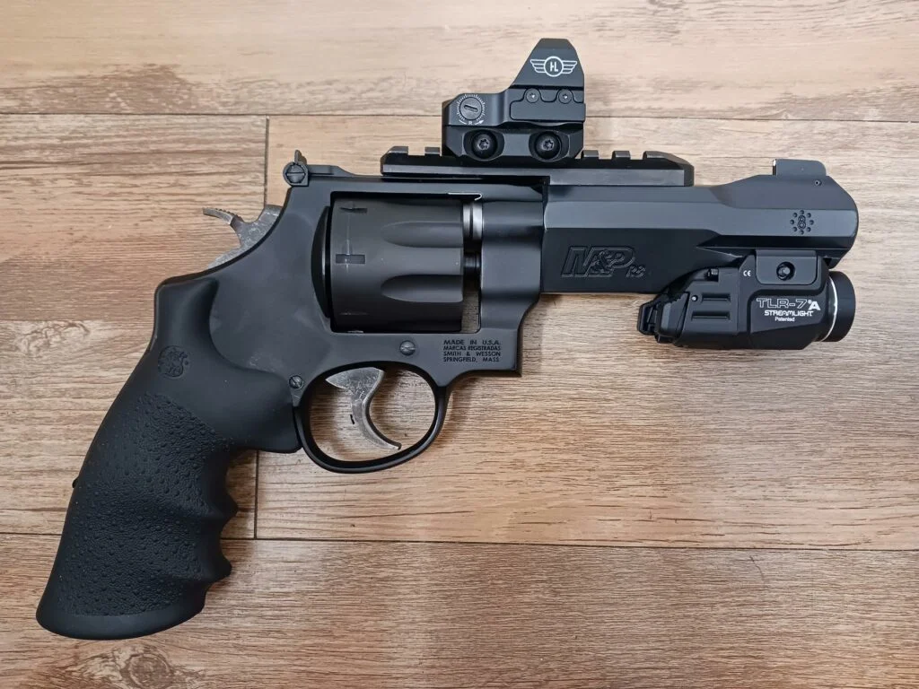 Smith & Wesson M&P R8