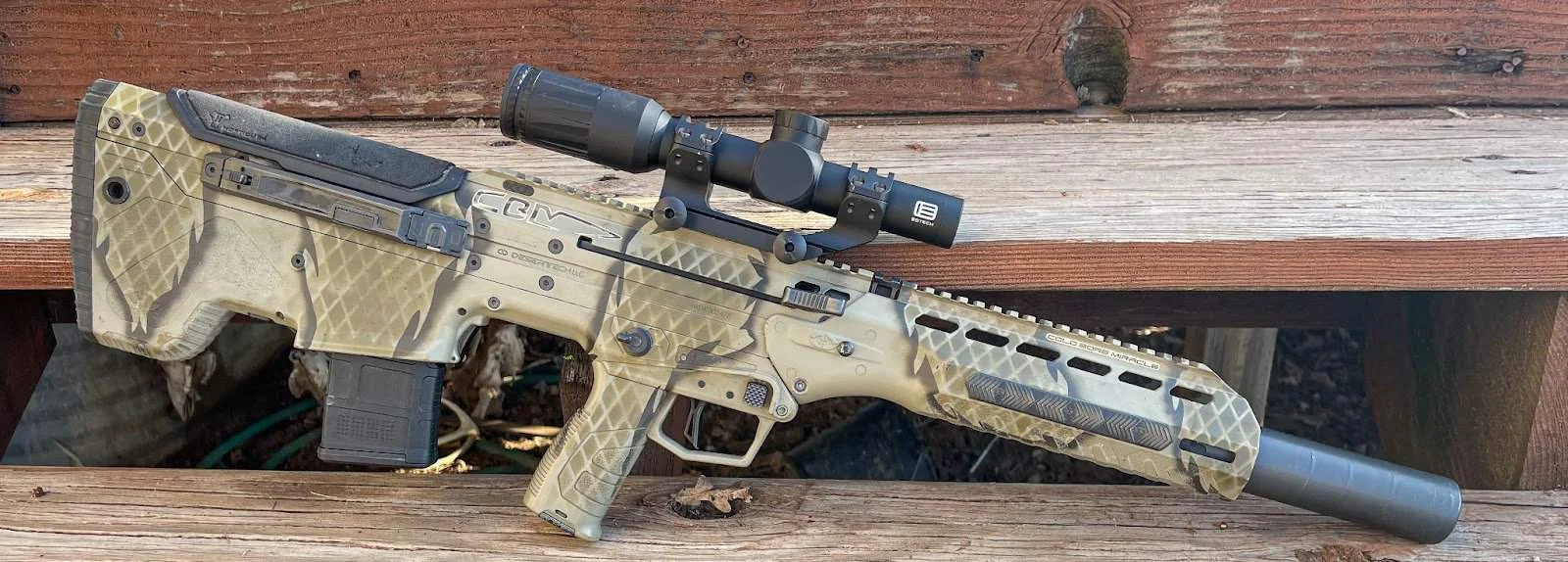 EOTech Vudu 1-8x24 Review mounted on desert tech mdrx on bench