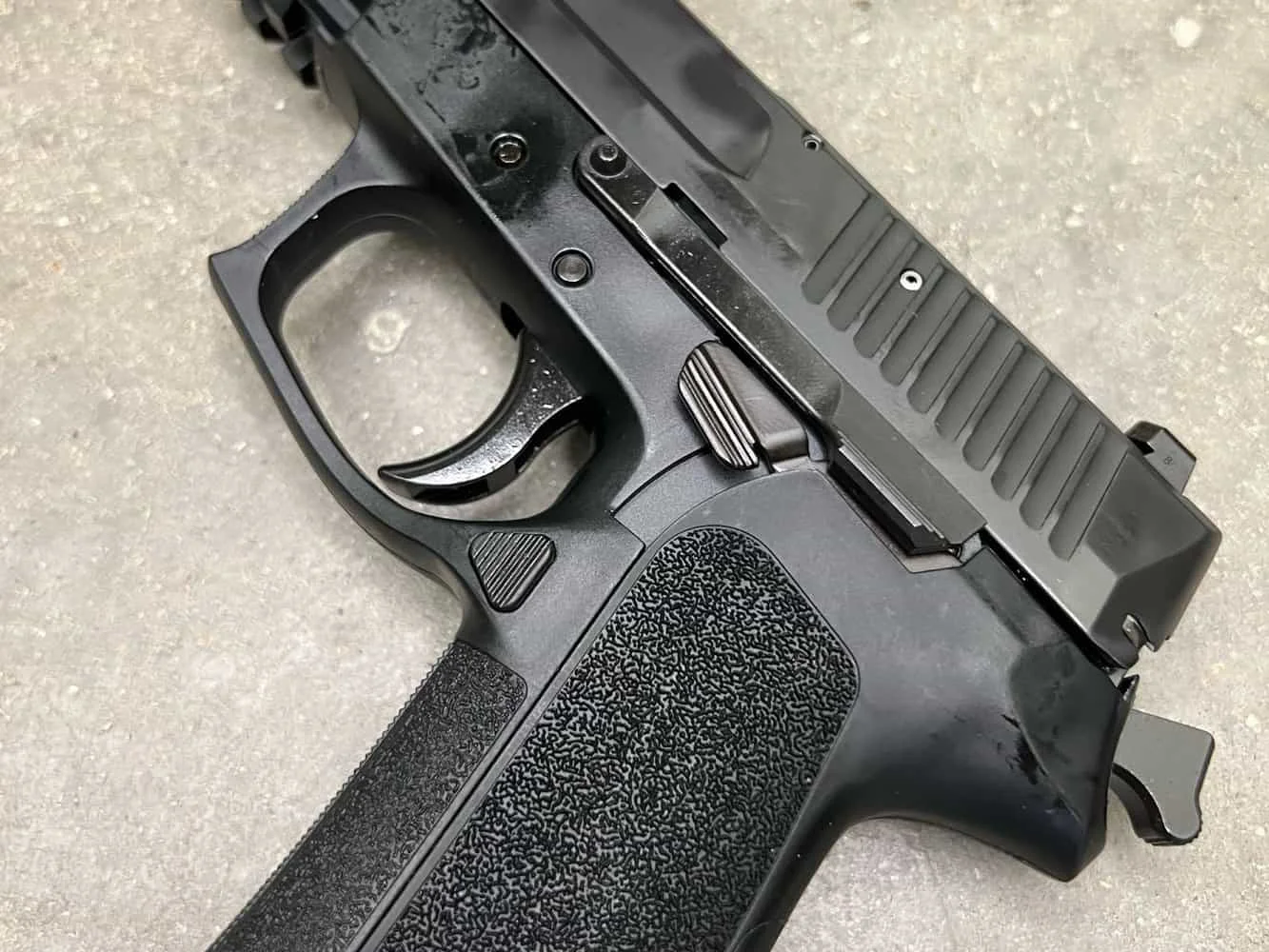Sig Sauer SP2022 grip and trigger