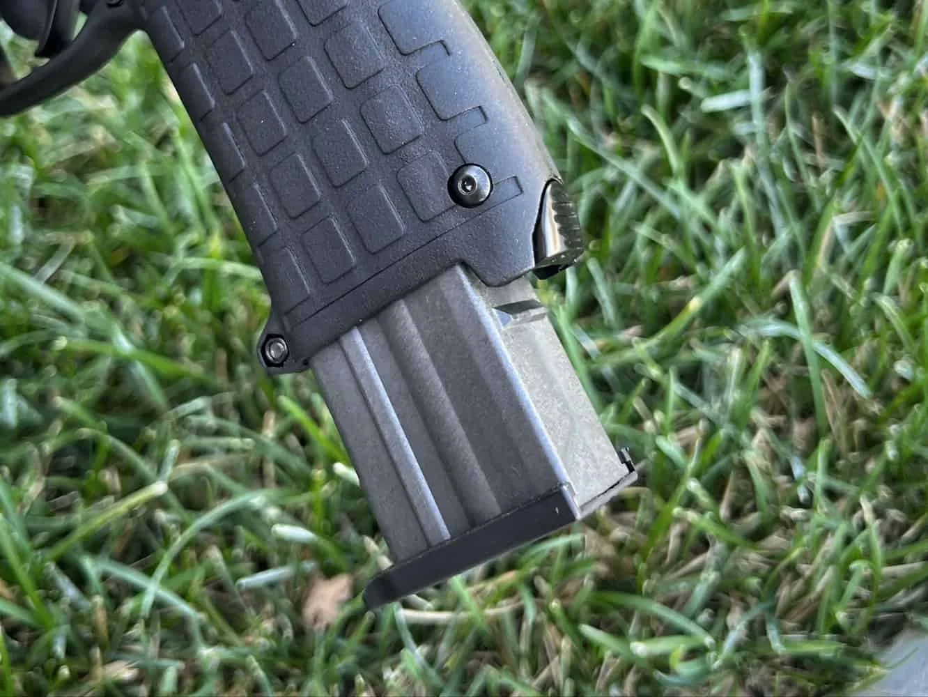 keltec pmr30 mag release and magazine