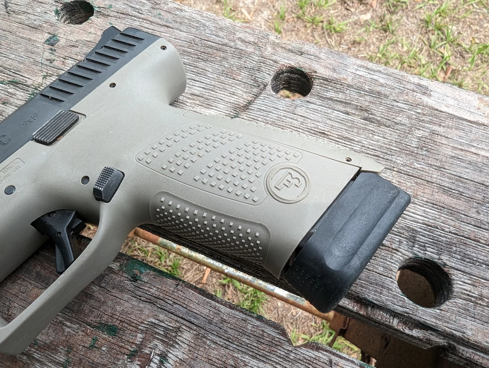 Cz p10c grip and magazine