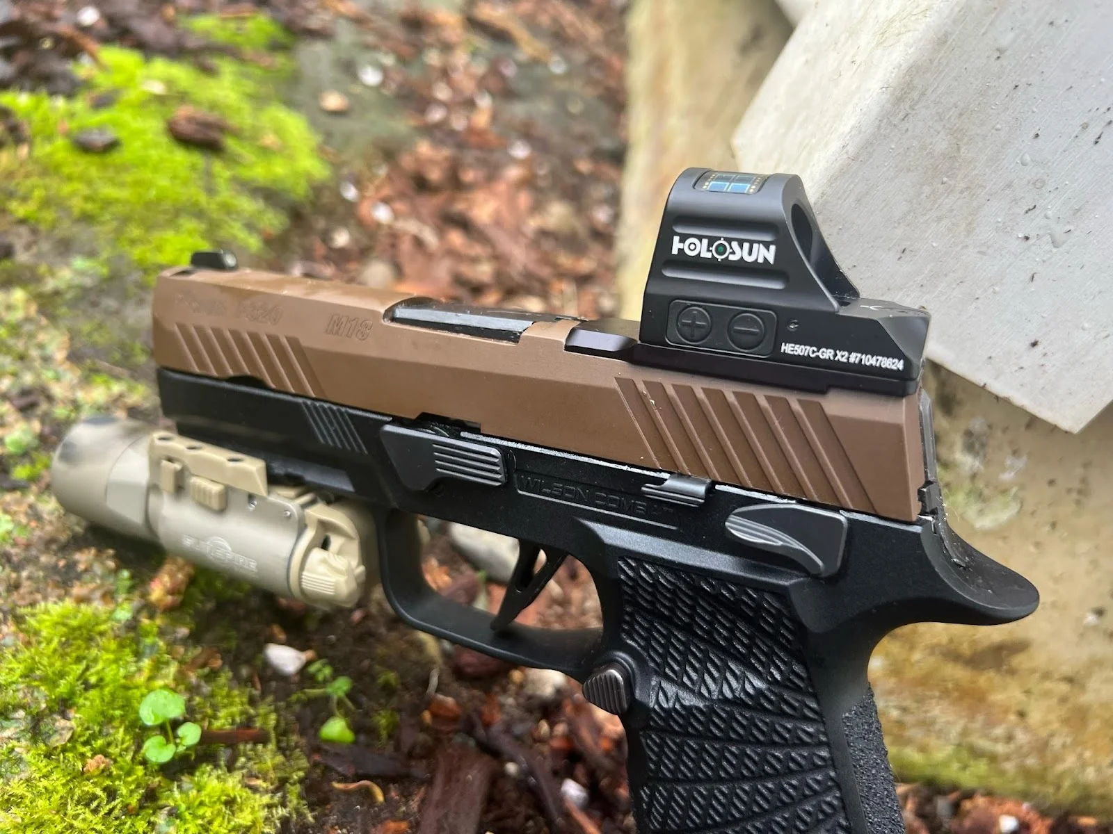 sig sauer p320 m18 close up with holosun 507c