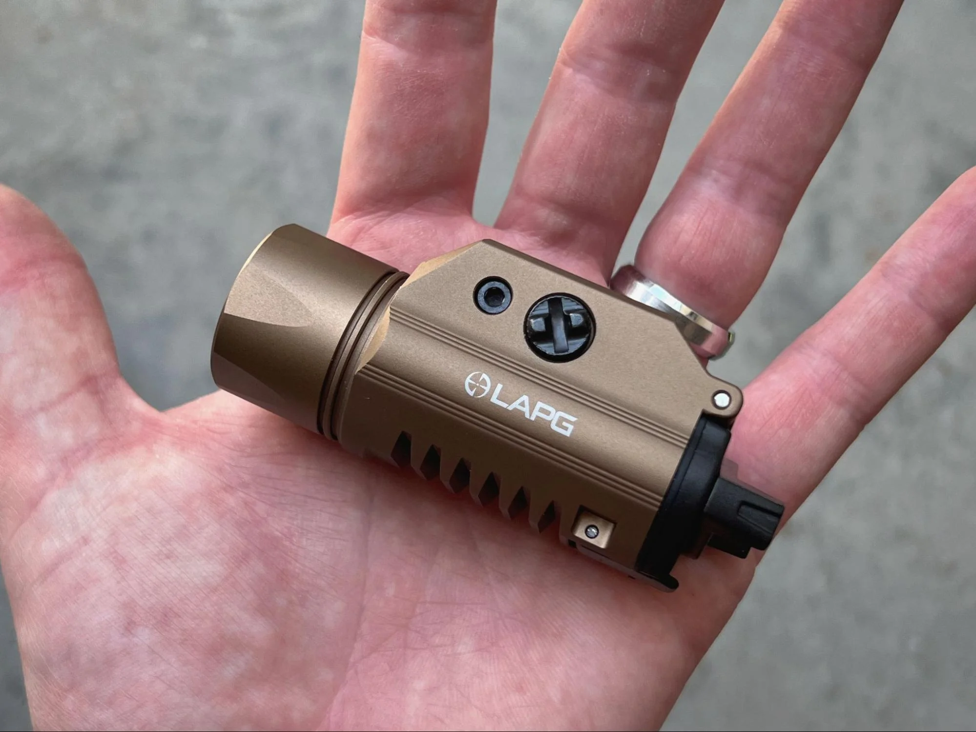 lapg sliderail xwl weapon light hands on size