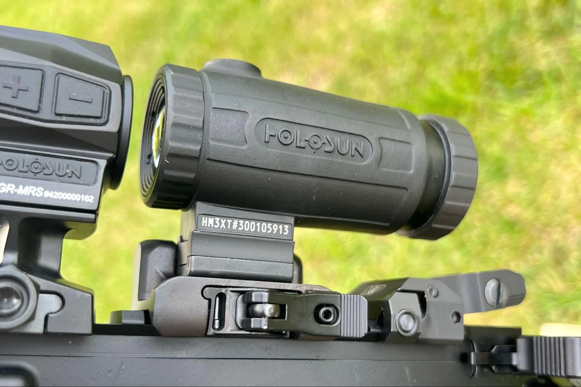 Holosun HM3XT Magnifier Review: Extra Range In A Hurry