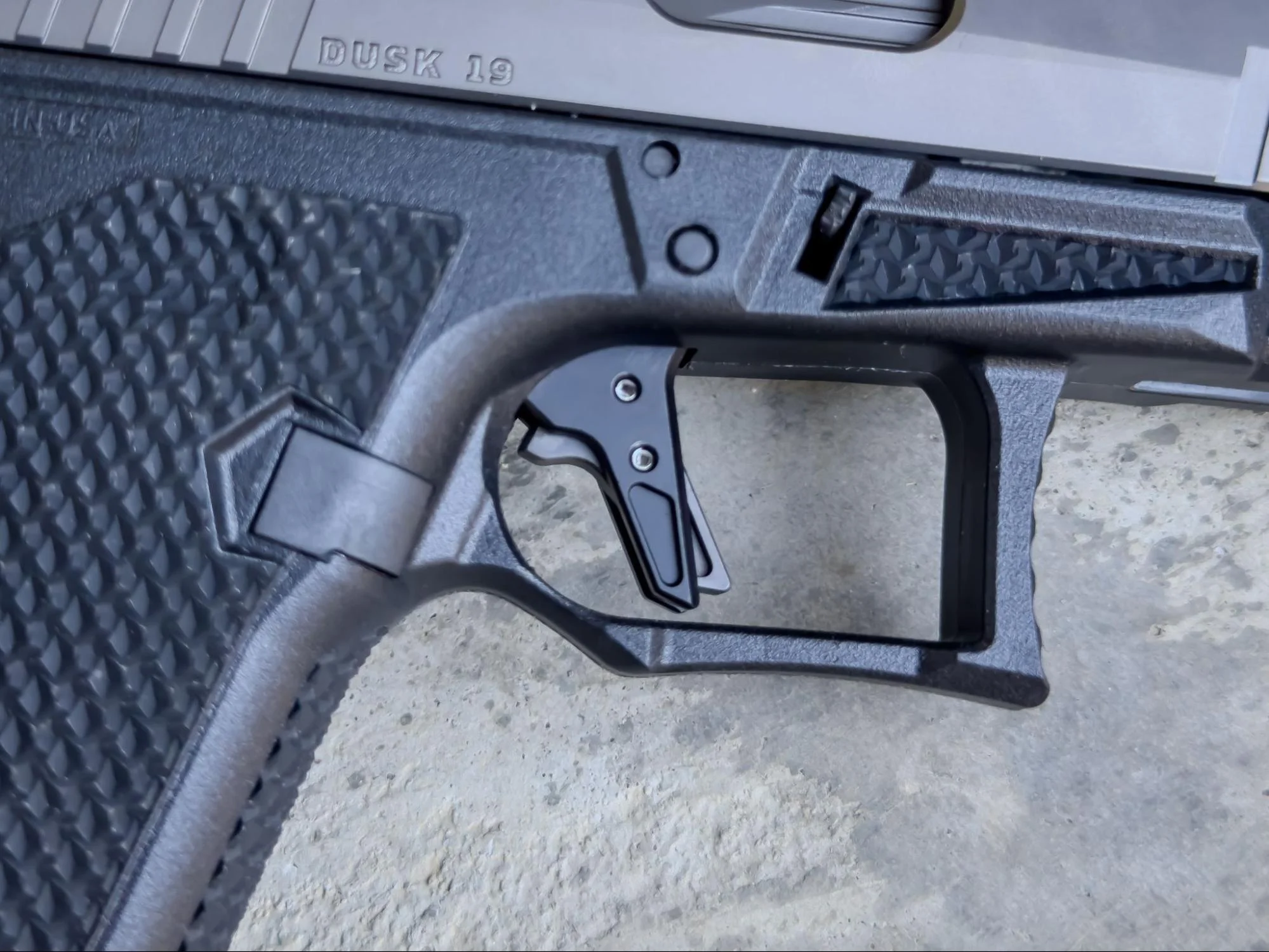 lone wolf dusk 19 trigger close up