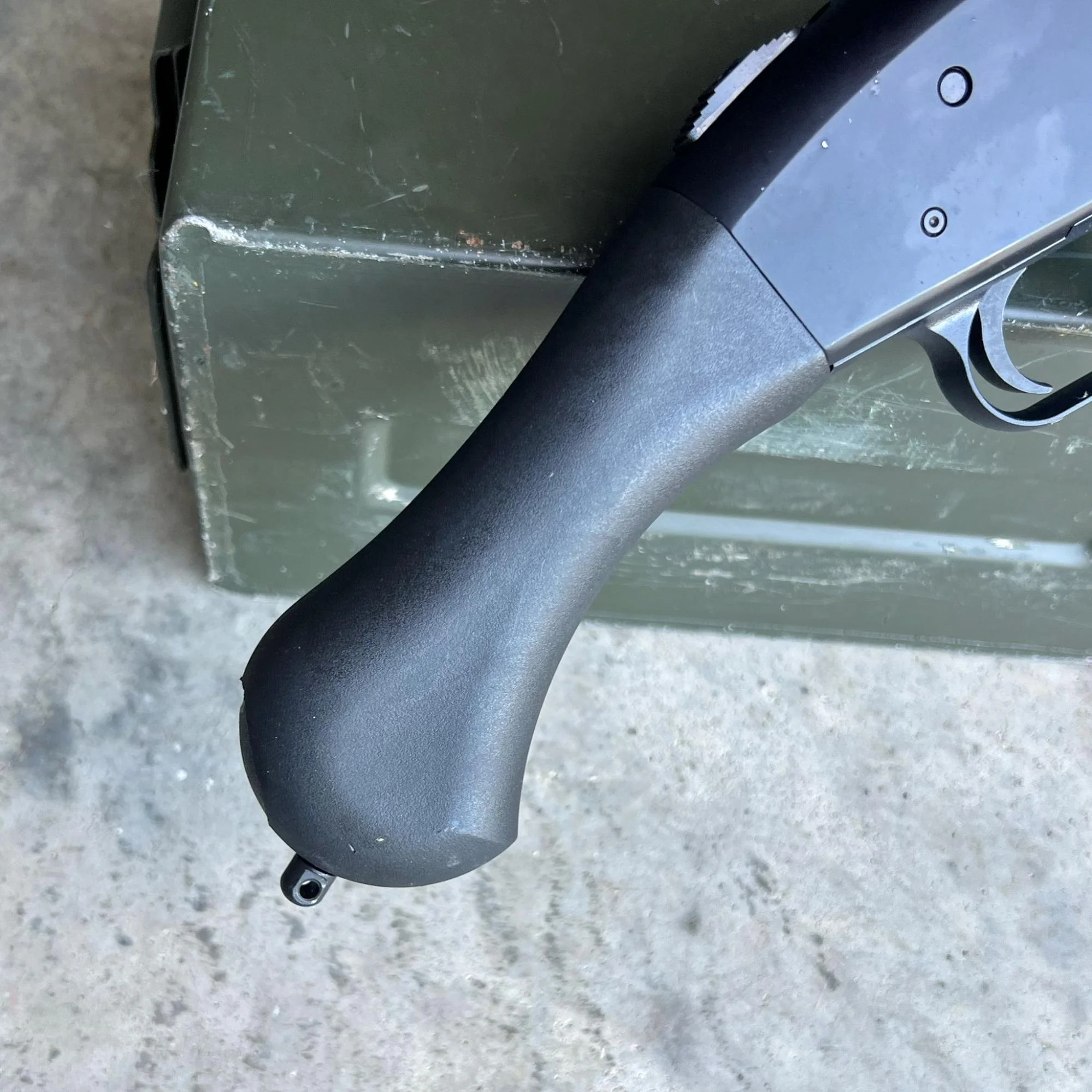 mossberg 590s shockwave raptor grip
