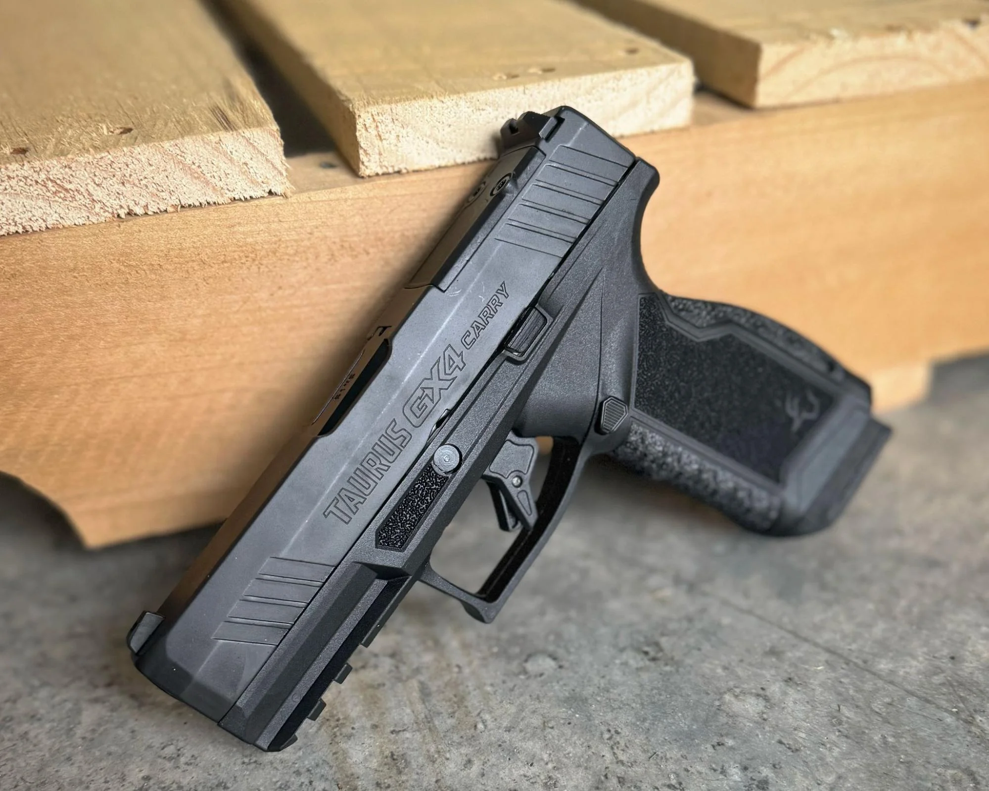 taurus gx4 carry toro leaning against wood pallet