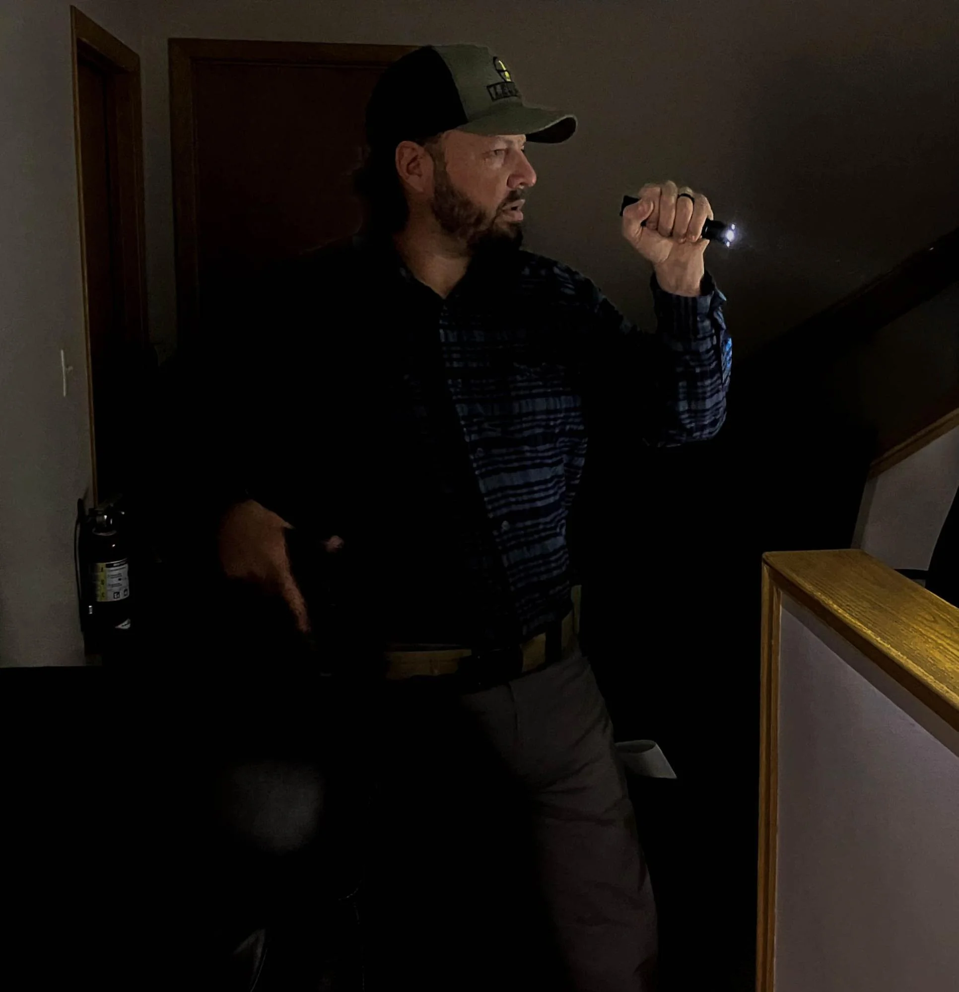 F7 LED Rechargeable Flashlight test hands on