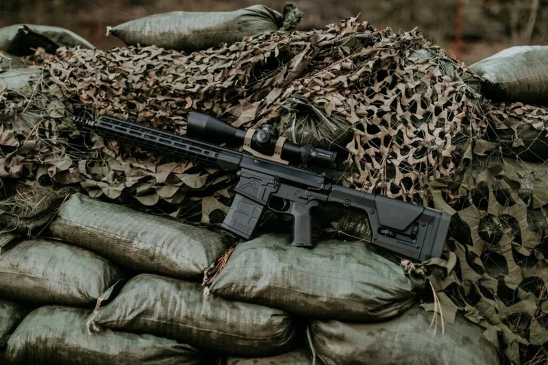 Aero Precision M5E1 with optic