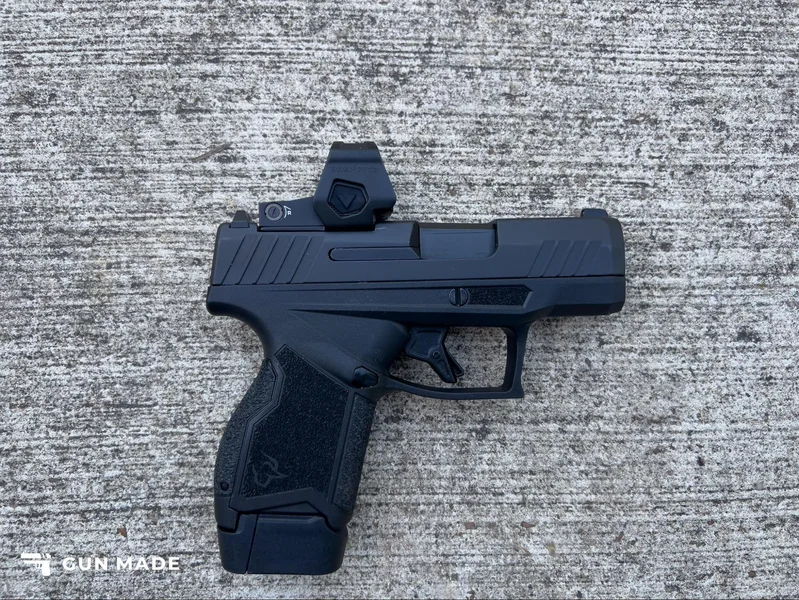 Swampfox Sentinel II mounted on Taurus GX4