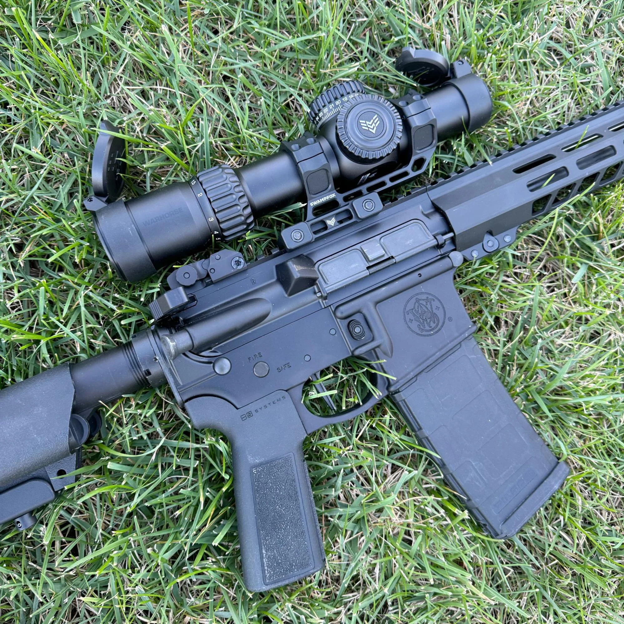 Swampfox Tomahawk II 1-6x24 LPVO side profile view mounted on smith wesson mp15