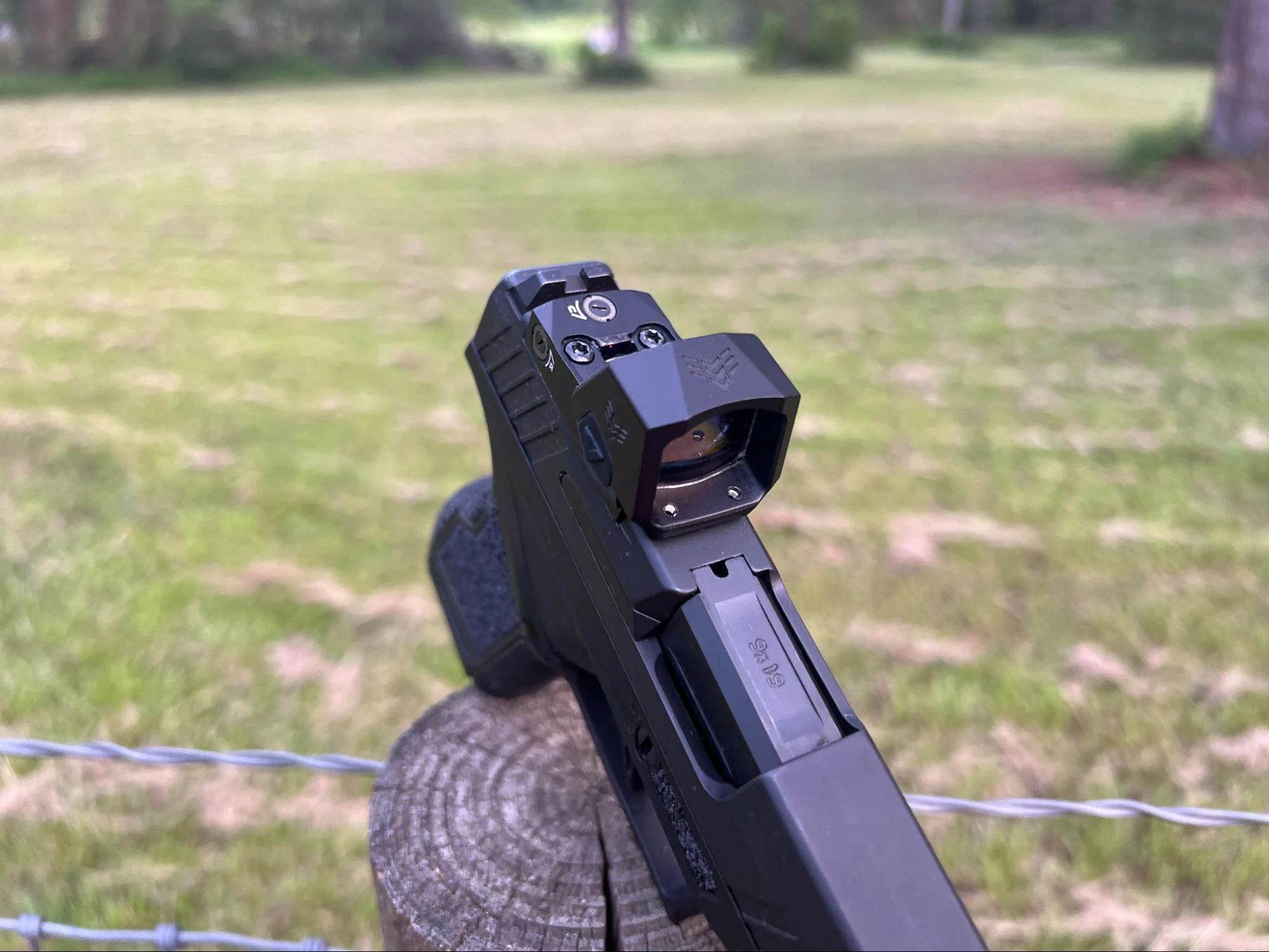 swampfox sentinel ii mounted on taurus gx4 front view