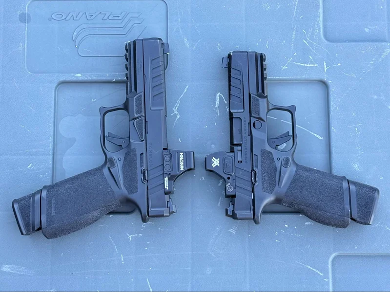 Side-by-side comparison of Springfield Armory Echelon 4.0C and 4.5F pistols, highlighting size differences